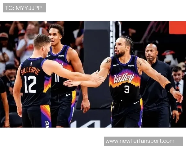 湖人阵容捉襟见肘仅剩十人出战背靠背对抗开拓者三名双向合同球员参战