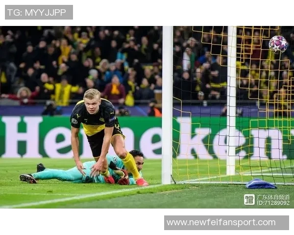 哈兰德今晨再添两球本赛季已狂轰30球展现超级状态